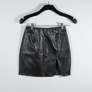 Superdown Trinity Faux Vegan Leather Slit Mini Skirt Solid Black Xxs